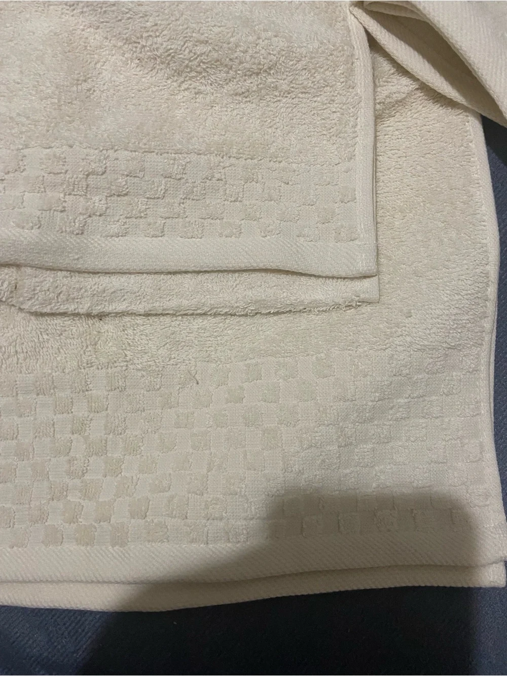 Myown Ultra Soft 3 Pk Popcorn Border Towel Set, Contains a Bath Towels 27 X 55